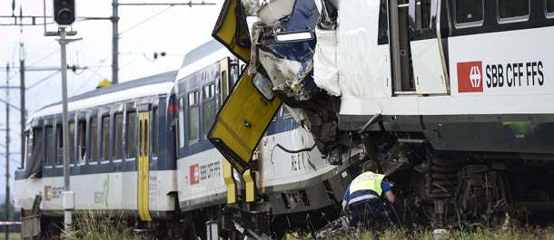 Suiza inicia investigación sobre choque de trenes