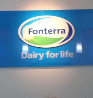 Director ejecutivo de Fonterra ofrece disculpas por contaminación de productos lácteos