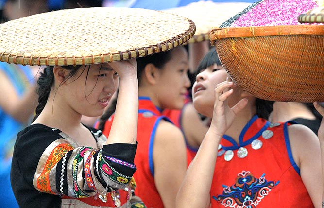 Celebran festival "San Yue San" en Liuzhou