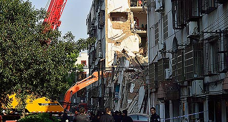 Dos rescatados más de edificio derrumbado en este de China