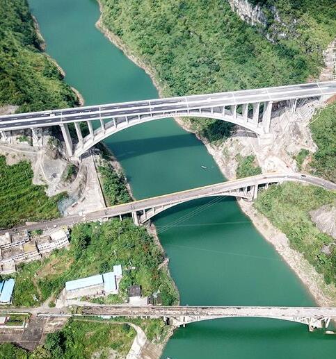 Vista aérea de la sección de Yelanghu del puente de la Autopista Zhipu