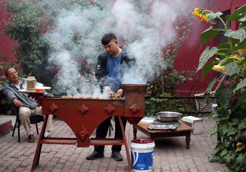 Banquete con vecinos en Tacheng, Xinjiang