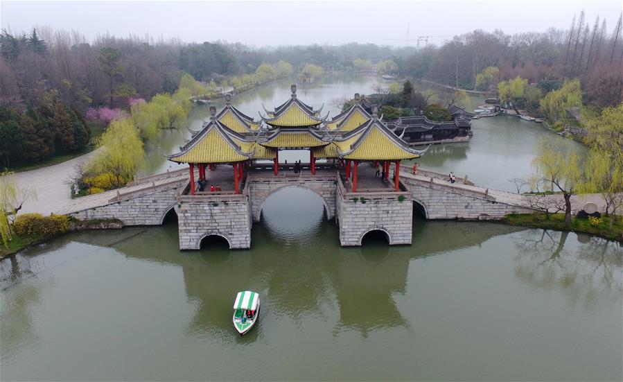 Paisaje de primavera en el Lago Oeste Esbelto, en Yangzhou