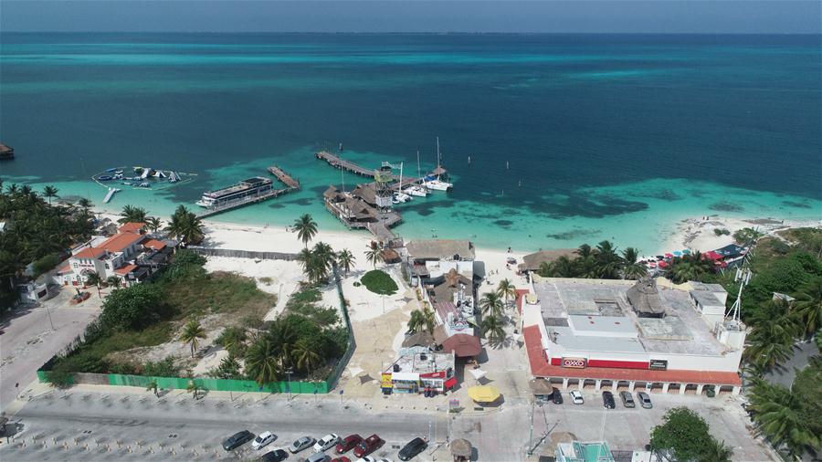 México: Playa vacía en Cancún