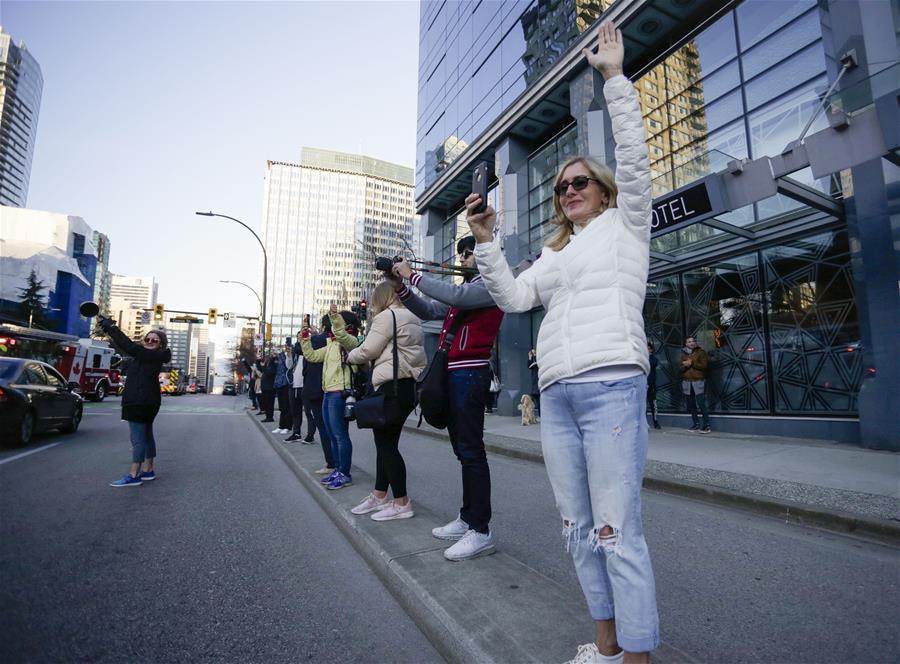 Canadá: Trabajadores de salud reciben aplausos con motivo del Día Mundial de la Salud en Vancouver