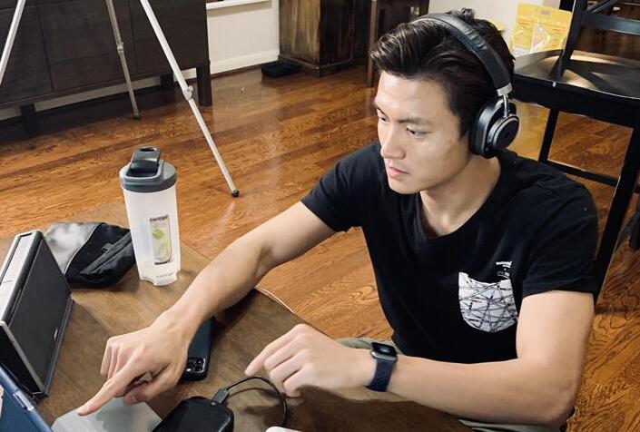 Bailarín principal del Ballet de Houston transmite en vivo clase en línea