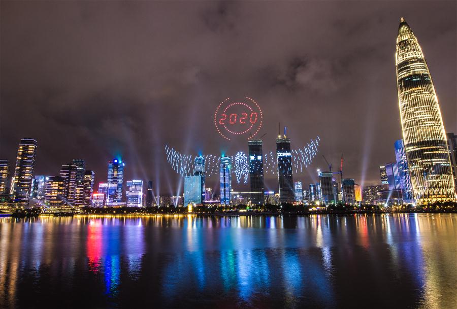 Guangdong: Espect&aacute;culo de luces en Shenzhen