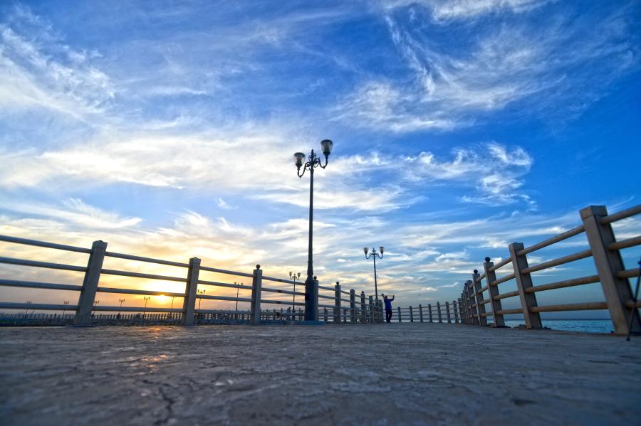 La puesta de Sol en la Ciudad de Kuwait