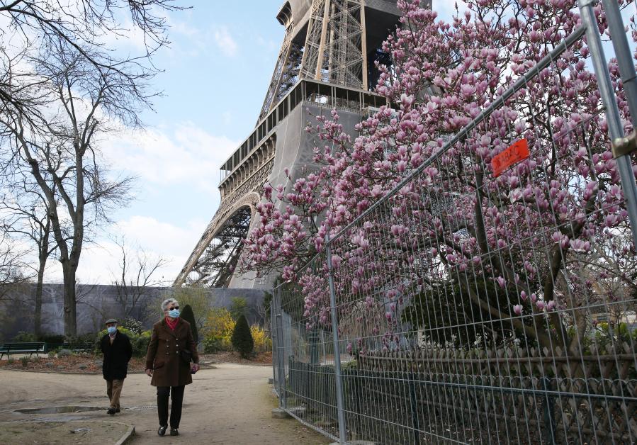 Francia declara confinamiento limitado por COVID-19 en 16 regiones