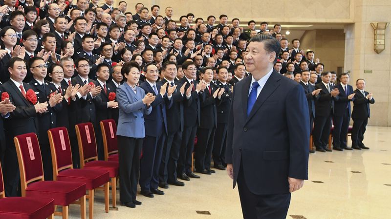 Xi se reúne con modelos de lucha contra el crimen
