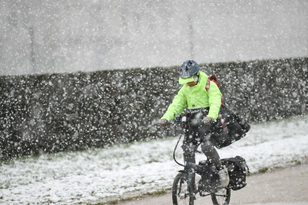 Fuertes nevadas intermitentes en Bruselas