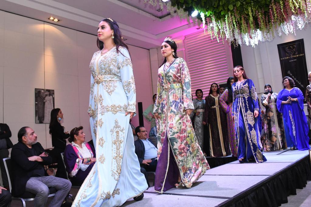 Desfile de modas de ropa tradicional marroquí en Casablanca, Marruecos