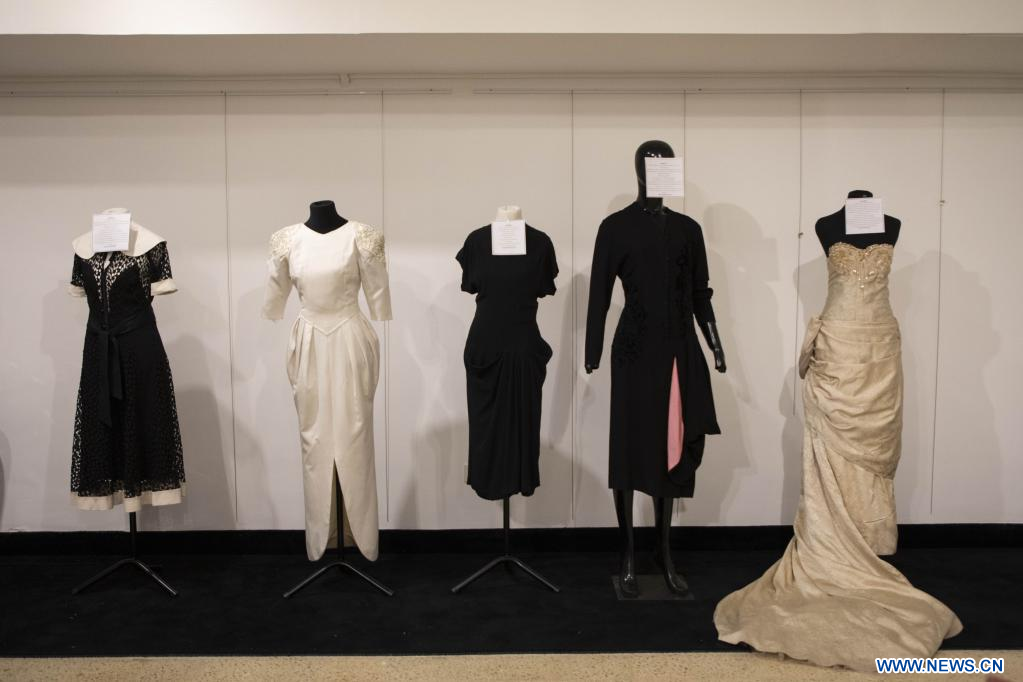 Vestidos de la exprimera dama argentina Eva Perón en la casa de subastas  Roldán en Argentina 