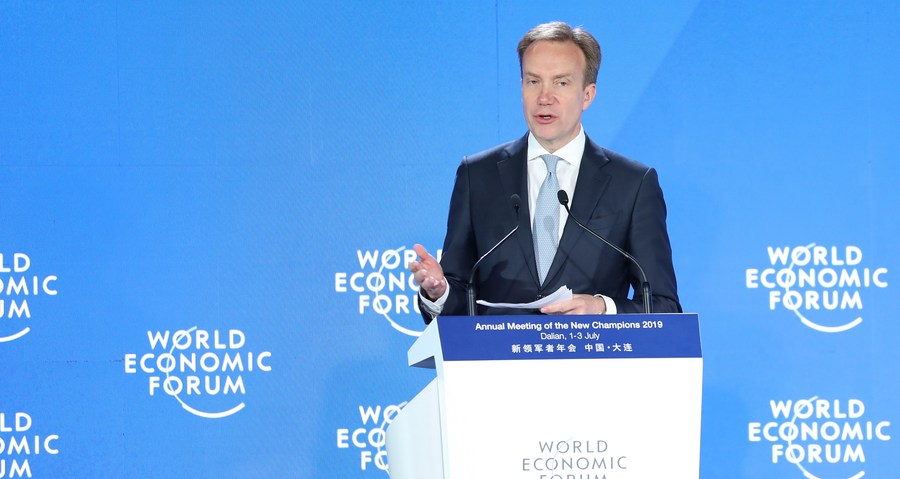 Multimedia) ENTREVISTA: Presidente del FEM es optimista sobre perspectivas de la economía china | Spanish.xinhuanet.com