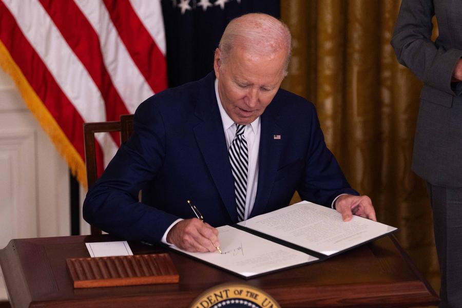 Multimedia) Biden firma proyecto de ley de financiación del Gobierno poco  después de la fecha límite de cierre | Spanish.xinhuanet.com