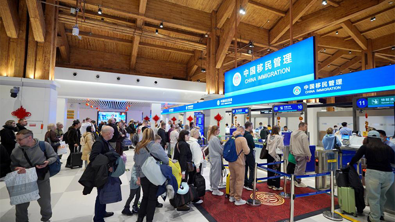 Hainan gestionan más de 86.000 entradas y salidas durante las vacaciones de la Fiesta de la Primavera
