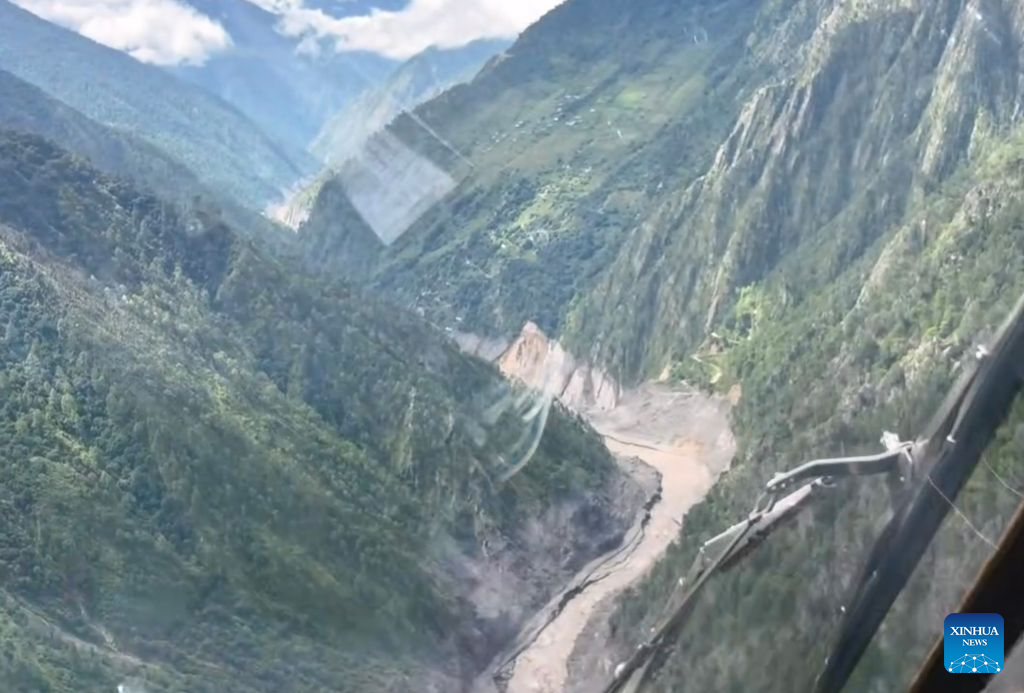 Rescatistas llegan a puerto fronterizo afectado por avalancha de lodo en región suroccidental china de Xizang 6 FQ8efbVDYJ8e5y3P