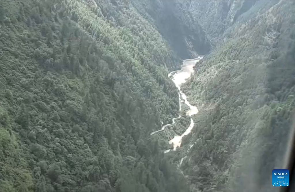 Rescatistas llegan a puerto fronterizo afectado por avalancha de lodo en región suroccidental china de Xizang 10 sN9AdE0QDUkkvrc9