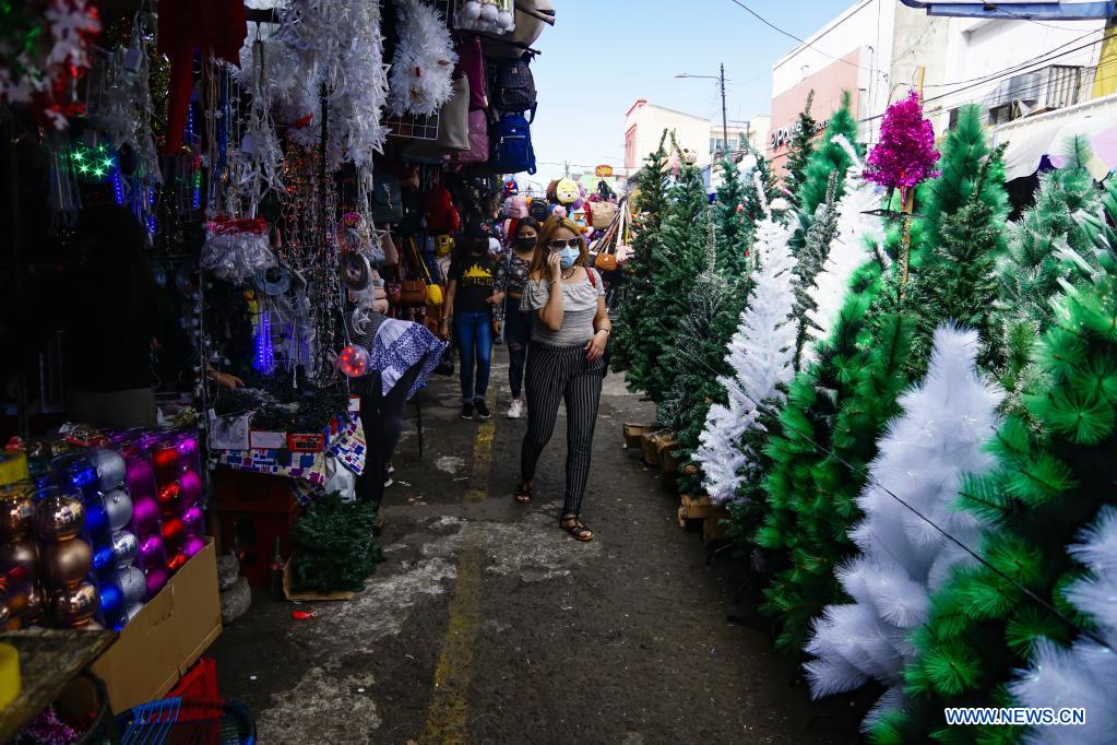 El Salvador: Puestos de venta de artículos navideños en un mercado -  CHINA-AMÉRICA DEL NORTE_Xinhua Español